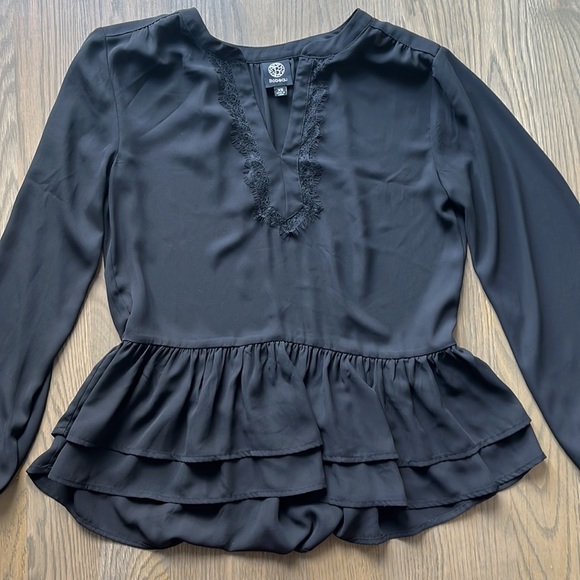 Bobeau Women's Double Ruffle Hem Split Neck Top - Sz XS - Like New - Picture 3 of 7